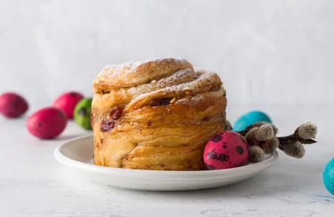Easter cake Kraffin with nuts and dried fruits, sprinkled with powdered sugar Stock Photos