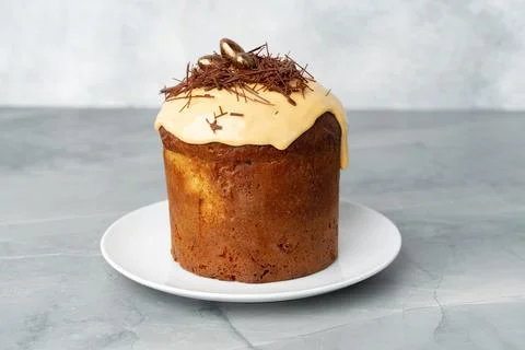 Easter cake with nest decor on gray background Stock Photos