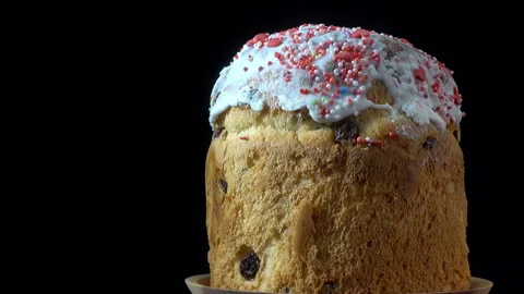 Easter cake in a plate. Video stock 154159362