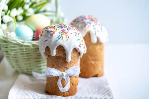 Easter cake, with a porcelain rabbit in the background, on a white table. Sel Stock Photos