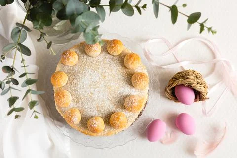 Easter cake simnel for breakfast on a grey background. Foto stock