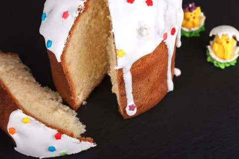 Easter cake on a slate stand 库存照片