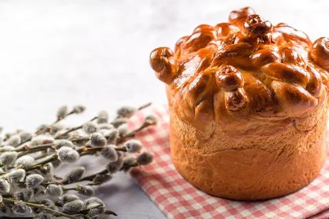 Easter cake with a willow branches Stockfoto's