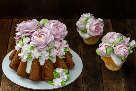 Easter cake on a wooden table, close-up, rustic Stock Photos