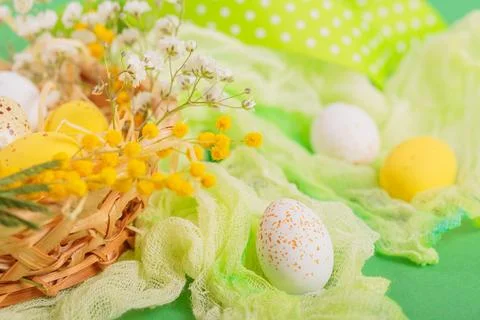 Easter candy chocolate eggs and almond sweets Foto stock