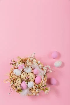 Easter candy chocolate eggs and almond sweets Foto stock