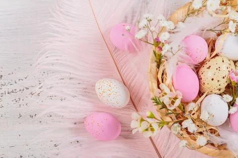Easter candy chocolate eggs and almond sweets Foto stock
