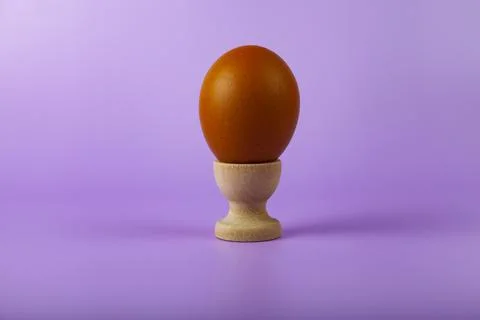 Easter card design. Easter egg on a stand Foto stock