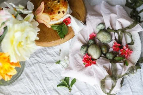 Easter celebration. Stylish green easter eggs, easter bread and cherry blos.. 스톡 사진