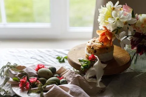 Easter celebration. Stylish green easter eggs, easter bread and cherry blos.. 스톡 사진