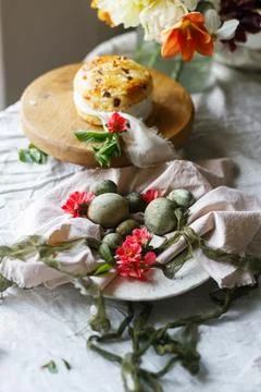 Easter celebration. Stylish green easter eggs, easter bread and cherry blos.. 스톡 사진