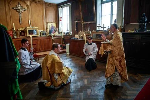 Easter Celebrations amid coronavirus lockdown in France, Paris - 12 Apr 2020 Stock-Fotos