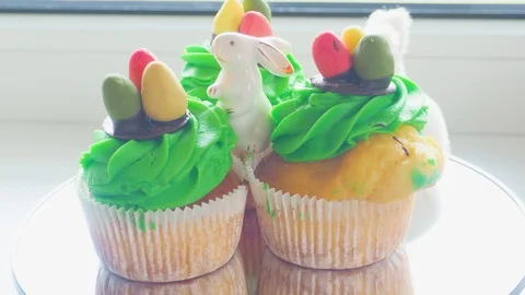 Easter ceramic bunny and cupcakes with sweet colorful eggs Stock-Footage 128576774