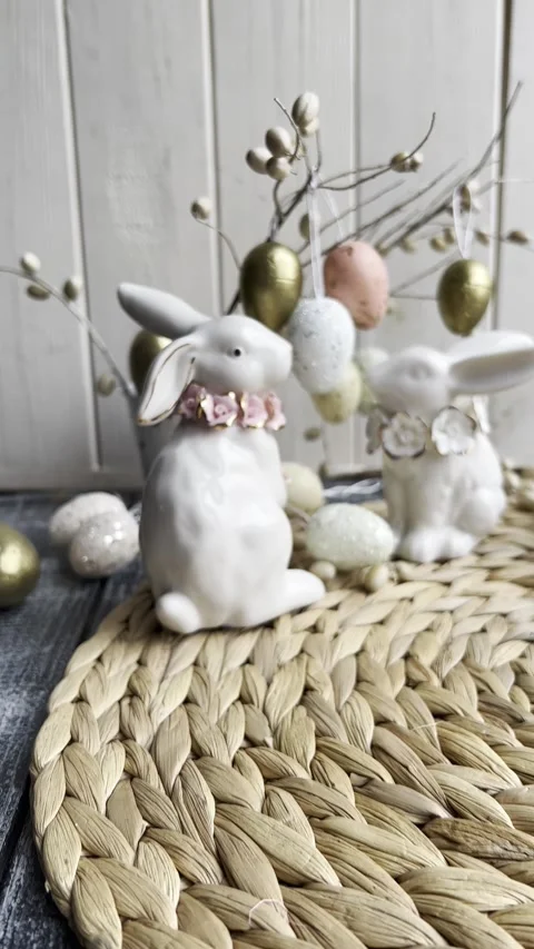 Easter ceramic white rabbits. Gold and pink Easter eggs. 스톡 동영상 170546151
