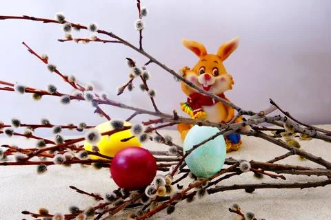 Easter. A cheerful Easter bunny with colored eggs on the background of natu.. Stock Photos