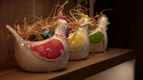 Easter chickens Ceramic with chocolate eggs inside. Italian tradition Vidéo 331536959