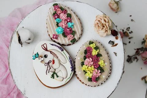 Easter colored gingerbread in the shape of an egg with a rabbit and flowers d Stock Photos