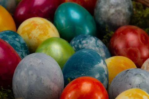 Easter, colored painted eggs with moss Foto stock