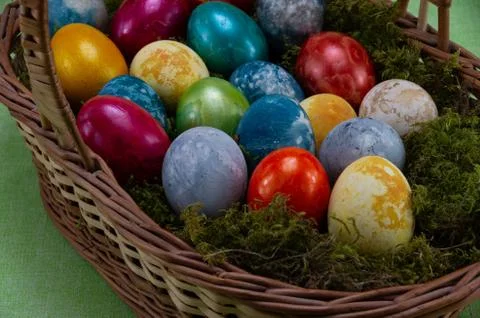 Easter, colored painted eggs in a wicker basket with moss Foto stock