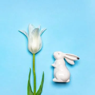 Easter composition with decorative easter bunny and beautiful white fresh tul Stock Photos