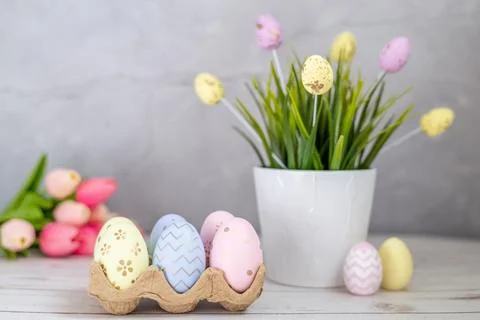 Easter composition with Easter eggs and grass on a gray background Foto stock