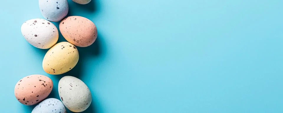 Easter composition of Easter quail eggs Stock Photos