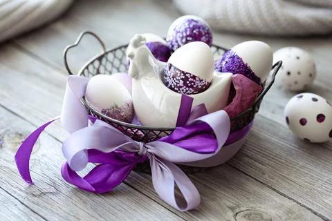 Easter composition with eggs, decorated with purple sparkles. Stock-Fotos