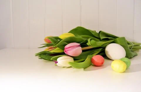 Easter composition, fresh tulips and easter eggs Stock Photos
