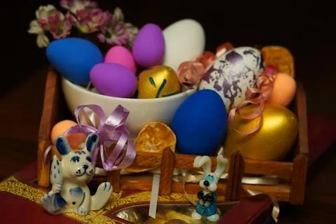 Easter composition with painted chicken eggs in different colors in a white plat Fotos de archivo