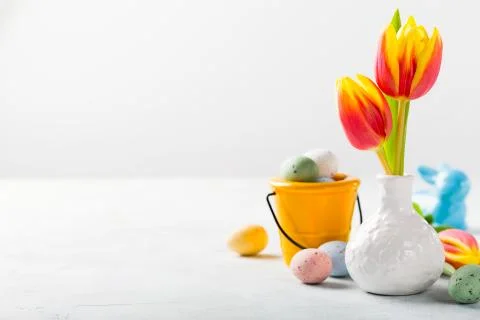Easter composition with spring tulips Foto stock