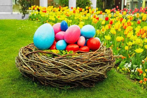 Easter concept. basket with Easter eggs on the grass. against the backdrop of Stock Photos
