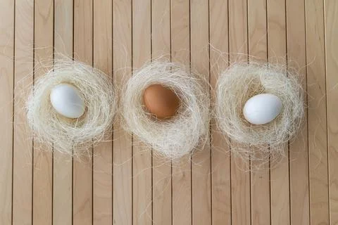 Easter concept. Easter decoration with eggs in natural color on a bamboo mat Foto stock