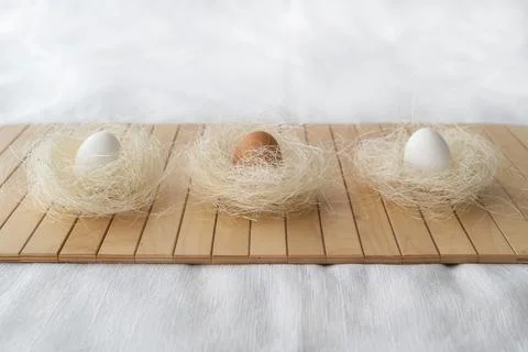Easter concept. Easter decoration with eggs in natural color on a bamboo mat Foto stock