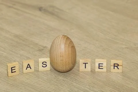 Easter concept with red heart replacing letter on wooden background Stockfoto's