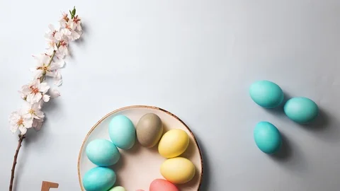 Easter concept timelapse. Eggs on plate. Stock Footage 125961750