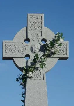 Easter cross with flowers Foto stock