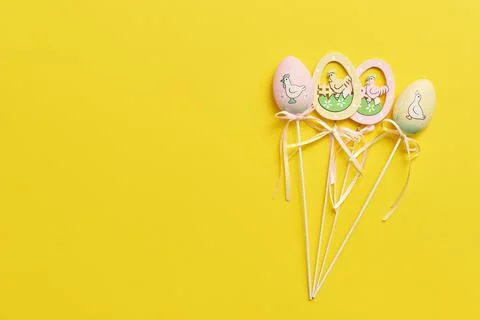Easter decor in the form of eggs on a yellow background with copy space Foto stock