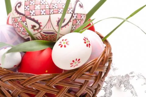 Easter decorated basket Stockfoto's