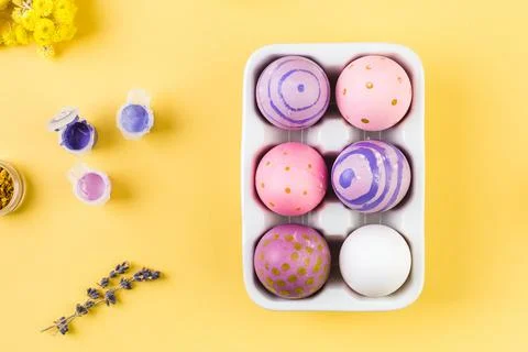 Easter decorated eggs on yellow background. Minimal happy easter concept. Top 스톡 사진