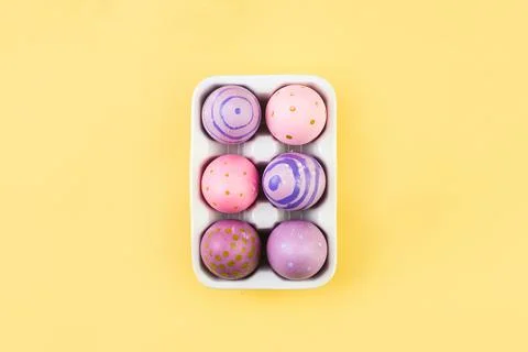 Easter decorated eggs on yellow background. Minimal happy easter concept. Top 스톡 사진
