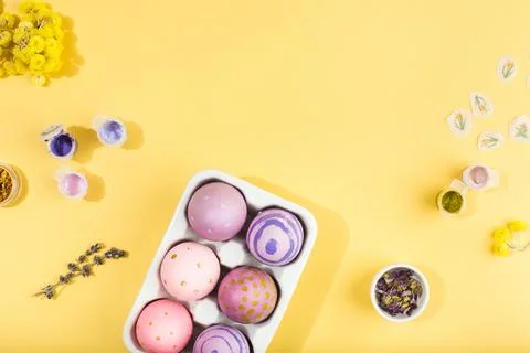 Easter decorated eggs on yellow background. Minimal happy easter concept. Top 스톡 사진