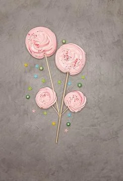 Easter decoration. Easter candy and meringue. Confectionery, bakery 스톡 사진