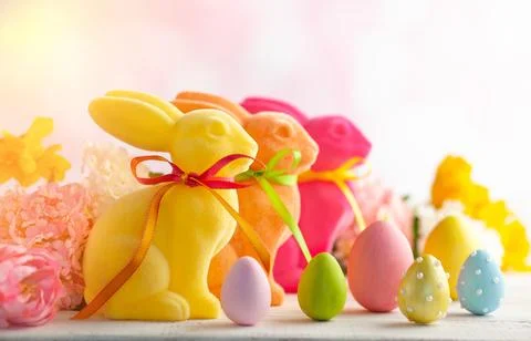 Easter decoration with Easter eggs, colorful rabbits and spring flowers on .. Stock Photos