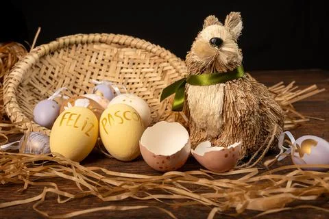 Easter decorations, straw rabbit and beautiful hand-painted eggs for the Ea.. 스톡 사진