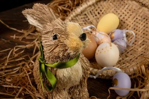 Easter decorations, straw rabbit and beautiful hand-painted eggs for the Ea.. 스톡 사진