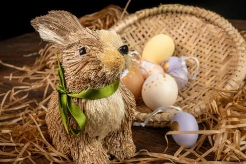 Easter decorations, straw rabbit and beautiful hand-painted eggs for the Ea.. 스톡 사진