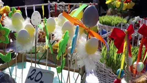 Easter decorations at sunny market Vídeo Stock 332331579