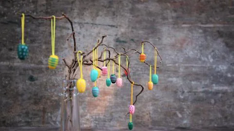 Easter dekorative eggs on tree branches. 스톡 사진