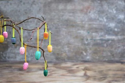 Easter dekorative eggs on tree branches. 스톡 사진