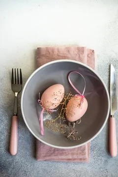 Easter dinner table setting Stock-Fotos